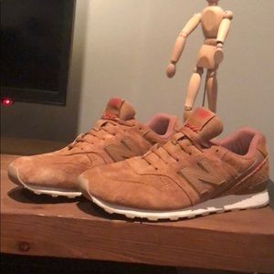 New Balance 696 Suede